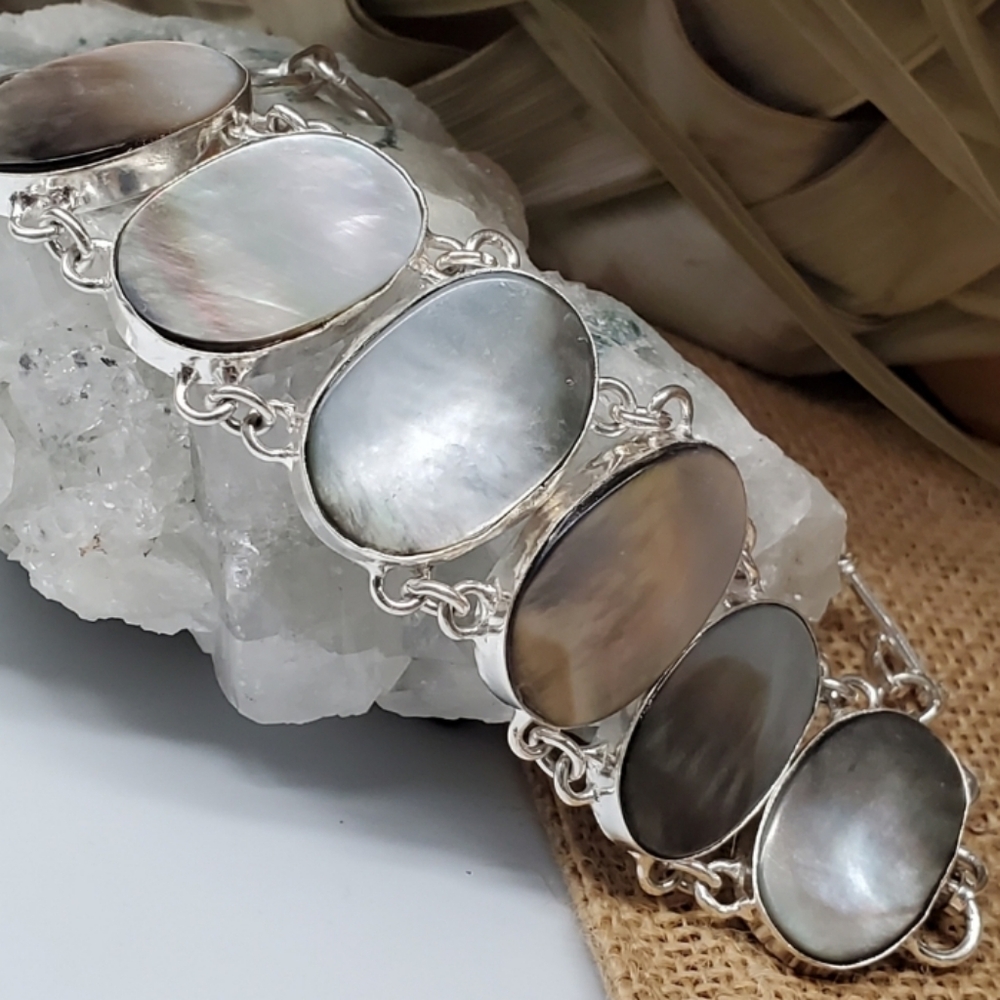 NATURAL MOTHER OF PEARL STONE White Rhodium/Silver Bogemian Beacelet